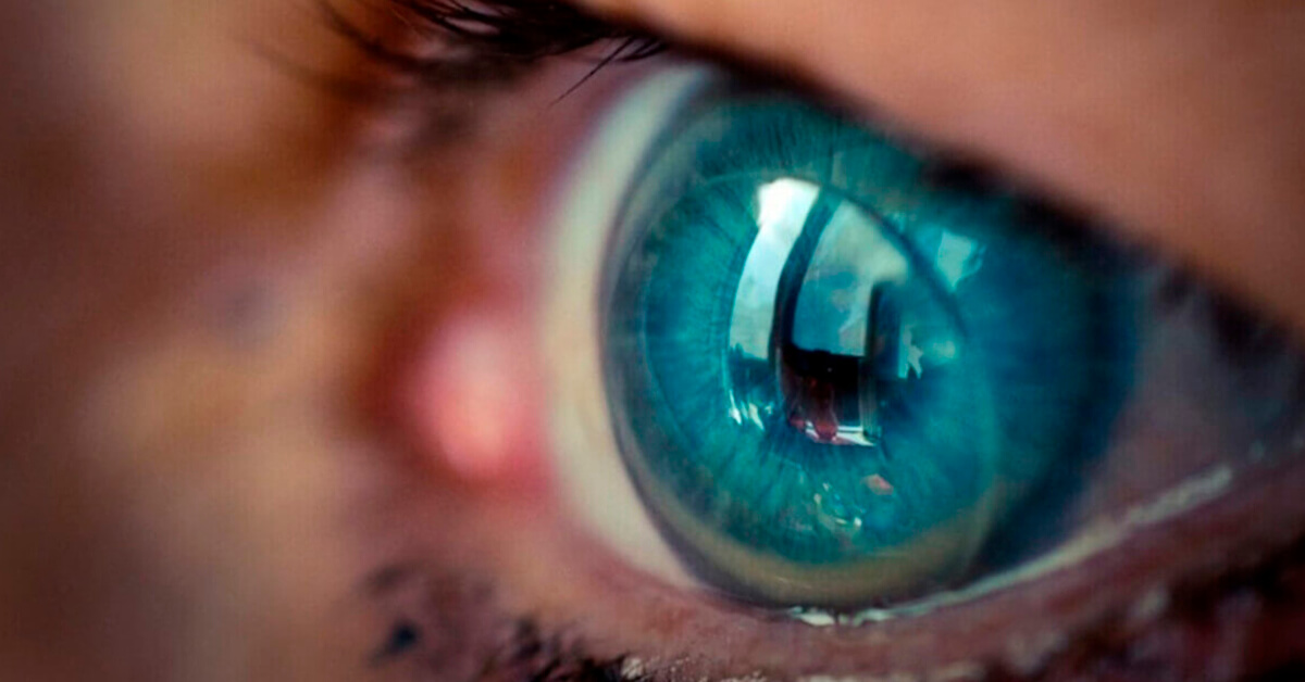 Cientistas criam lentes de contato que dão zoom quando você pisca duas vezes.  - Eduardo Paulino