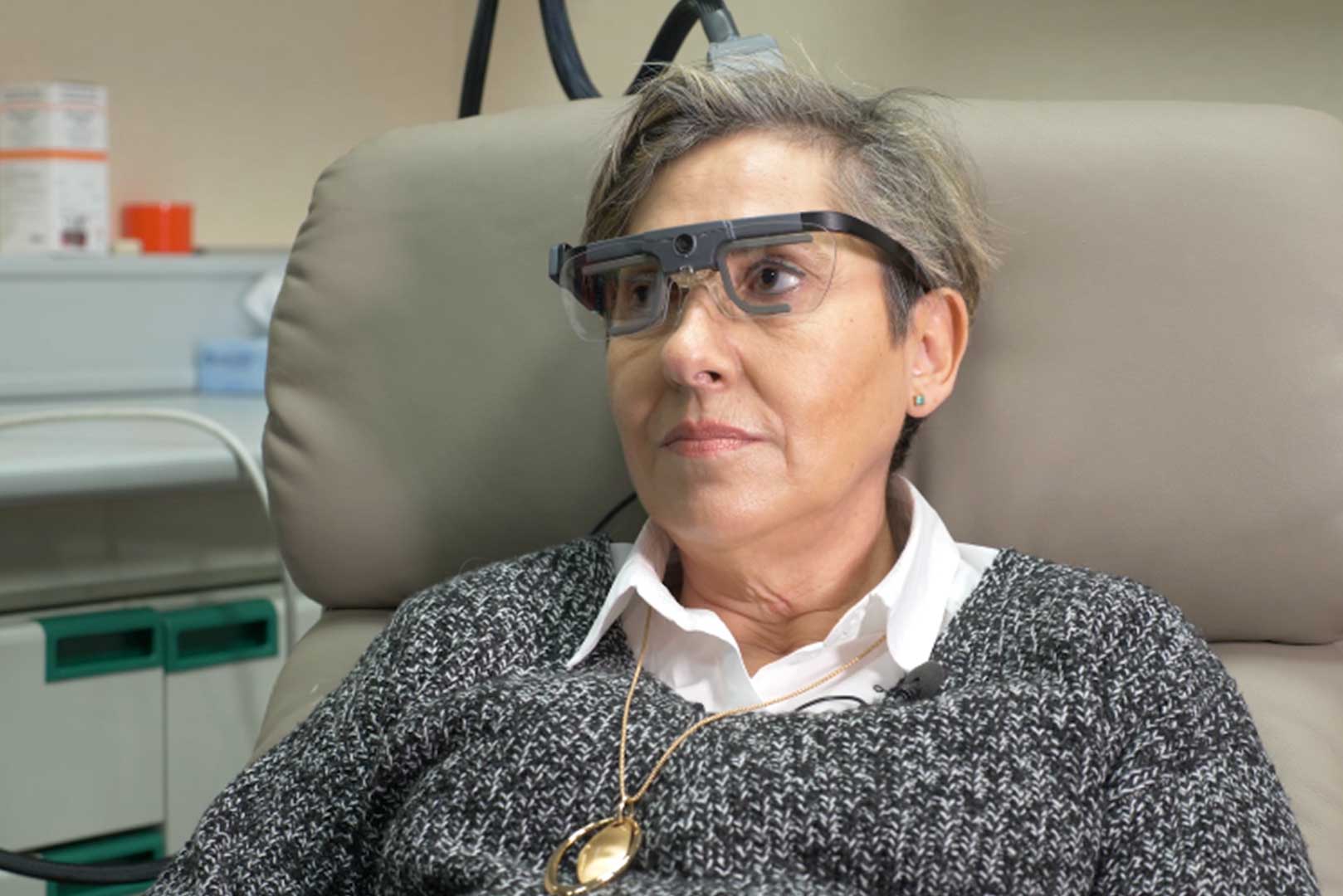 Óculos conectados ao cérebro fazem mulher voltar a enxergar após 16 anos - Eduardo Paulino